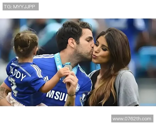 球星足球场上浪漫瞬间揭秘 爱与激情交织的绿茵之恋