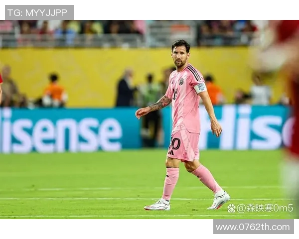 聚焦右边锋之王：解读足球场上最具突破力与创造力的右边球星成长之路